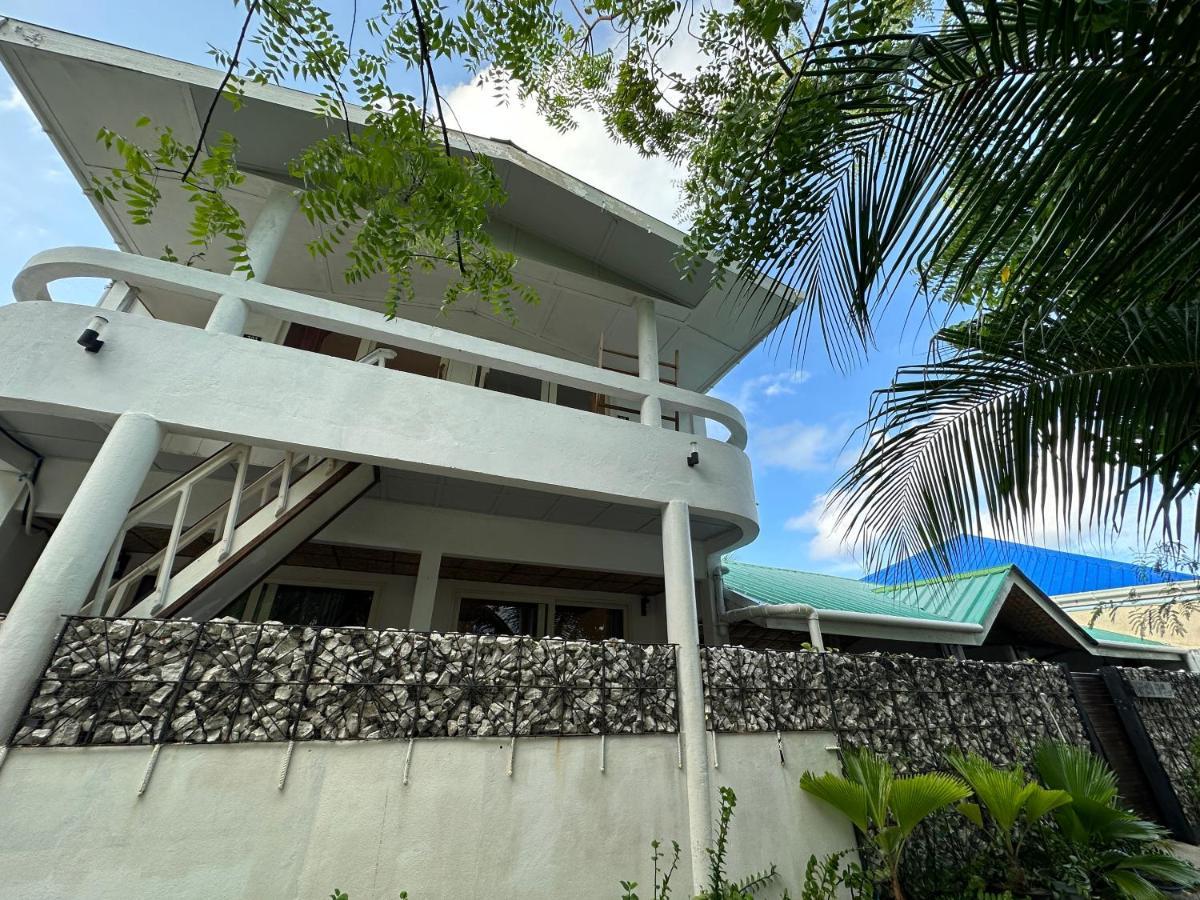 Dhiffushi Island Villa Exterior photo